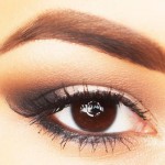 Si no limpias bien la sombra de ojos podrías perder la vista