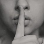 El silencio como castigo: Cómo saber si eres víctima de este tipo de maltrato psicológico