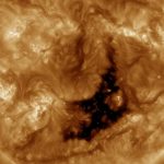 Un enorme agujero coronal se forma en el Sol