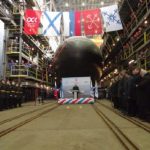 El astillero Almirantazgo bota el nuevo submarino Proyecto 636.3 de la Marina rusa.