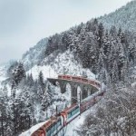 Un fotógrafo revela un tren mágico que atraviesa el corazón de los Alpes Suizos