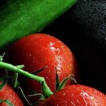 ¿Es peligroso comer una ensalada de pepinos y tomates?