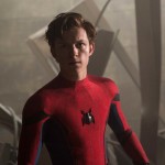 Tom Holland rescata a una fanática en medio de una firma de autógrafos