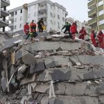 Aumenta a casi 1.500 el número de fallecidos tras los potentes terremotos en Turquía