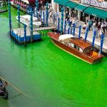 El agua del Gran Canal de Venecia se tiñe de verde y nadie sabe por qué